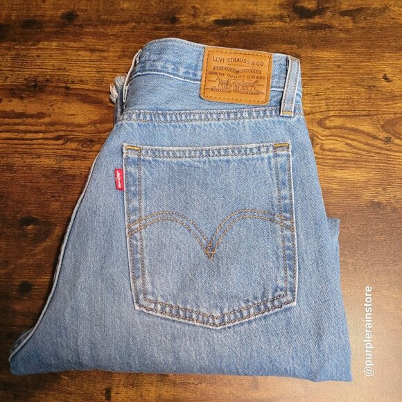 Levi's Premium Wedgie Straight Jeans 26 Button Fly Medium Light Wash Raw Hem - Picture 3 of 13